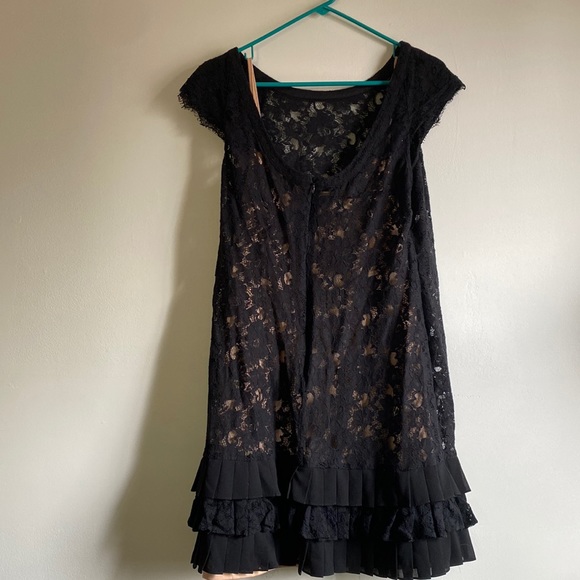 Jessica Simpson Black Lace Overlay Ruffle LBD 12 - Picture 7 of 7